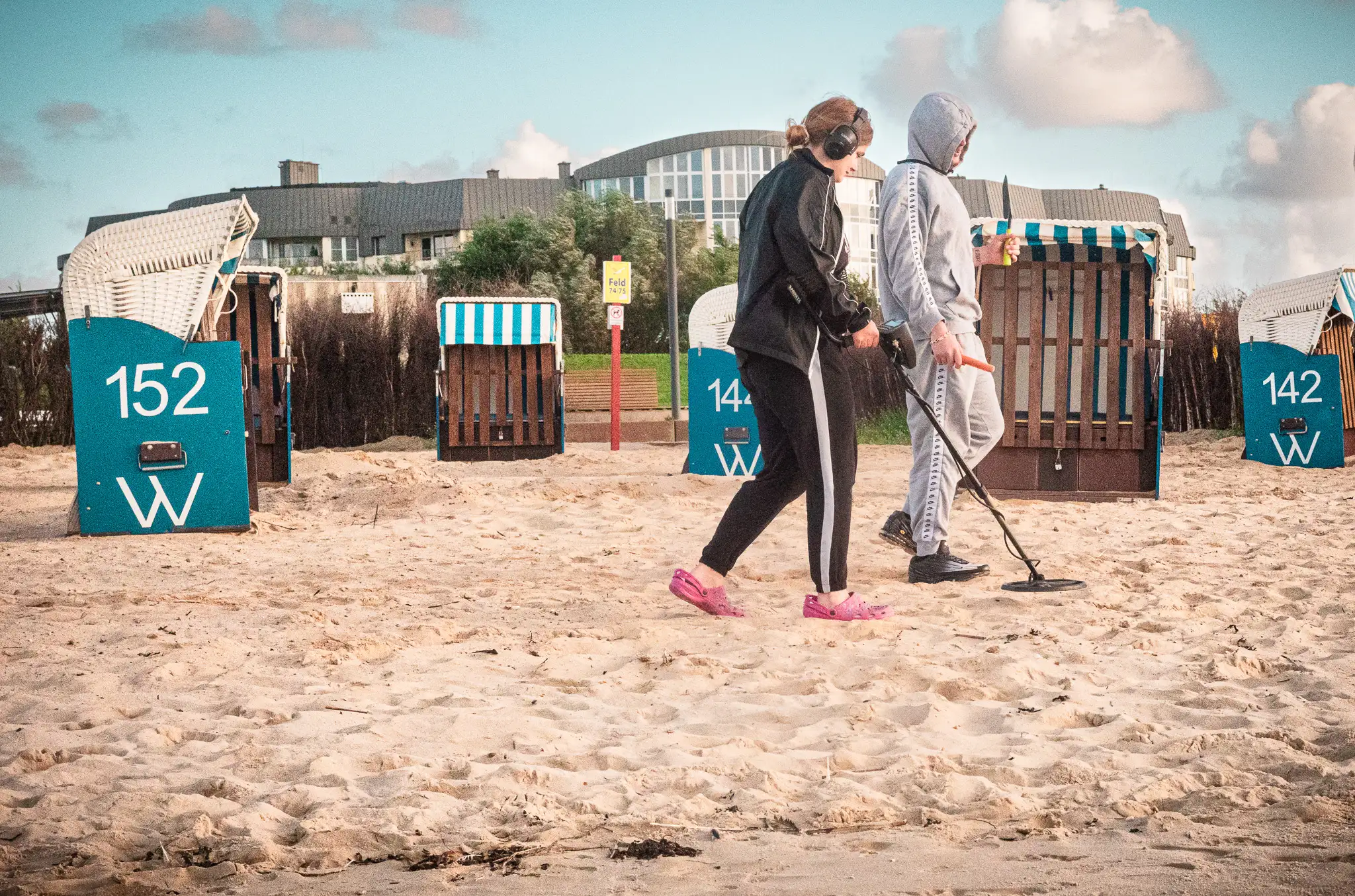 am Meer — Schatzsucher am Strand